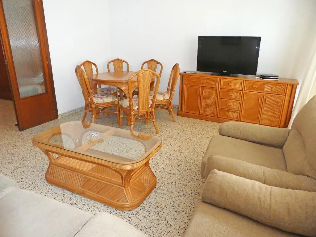 APARTMENT CAPACITY 8 THREE BEDROOMS Room, Apartamentos Gandía Primera Línea de Playa 3000, Valencia