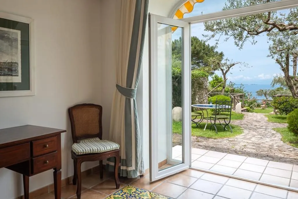 JUNIOR SUITE SEA VIEW WITH TERRACE Room, Caesar Augustus, Naples