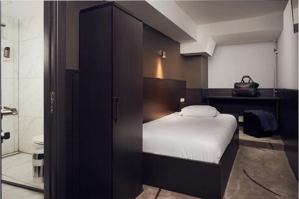 Room, Belfort, Amsterdam