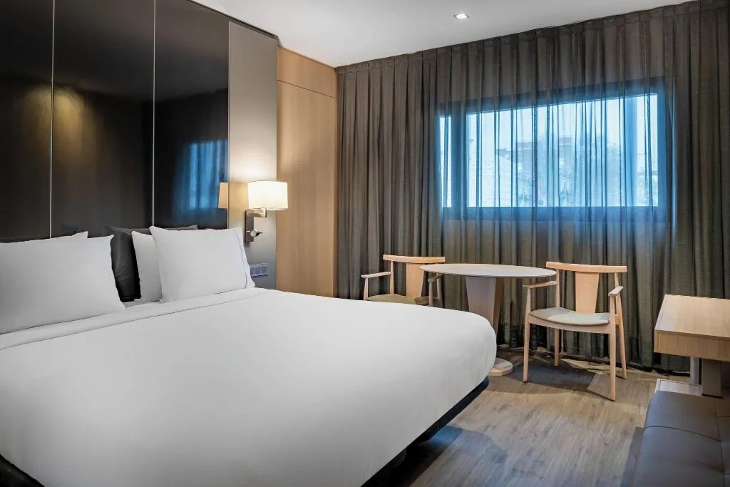 DOUBLE KING SIZE BED Room, AC Barcelona Sants, Barcelona