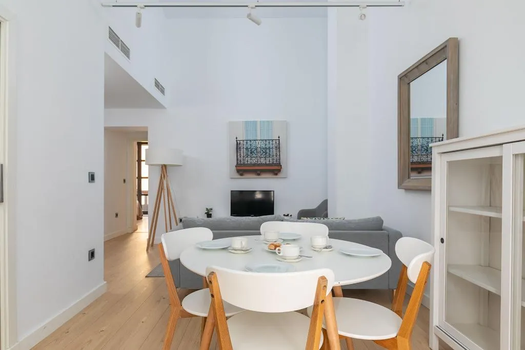 APARTMENT THREE BEDROOMS Room, Holiday Rentals Tempa Museo, Seville