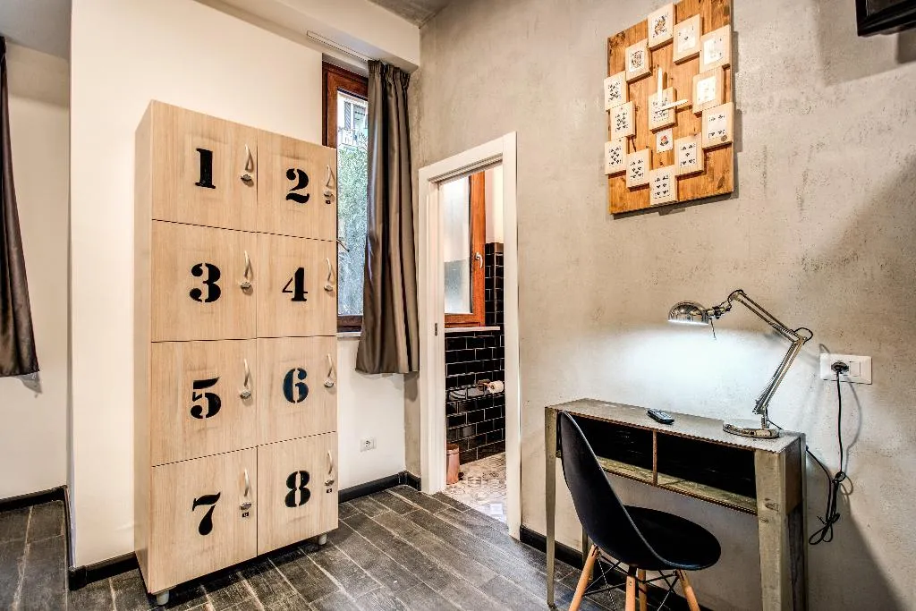 Bed in dormitory CAPACITY 8 Room, Hostel Trastevere 2, Rome