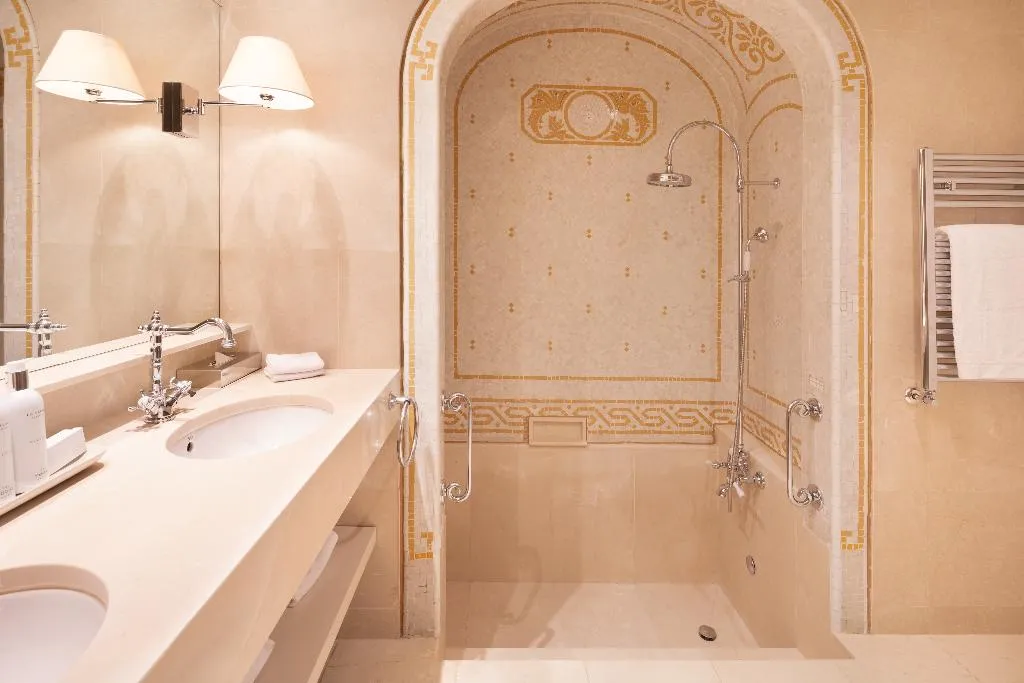 DOUBLE SINGLE USE GRAND DELUXE Room, El Palace, Barcelona