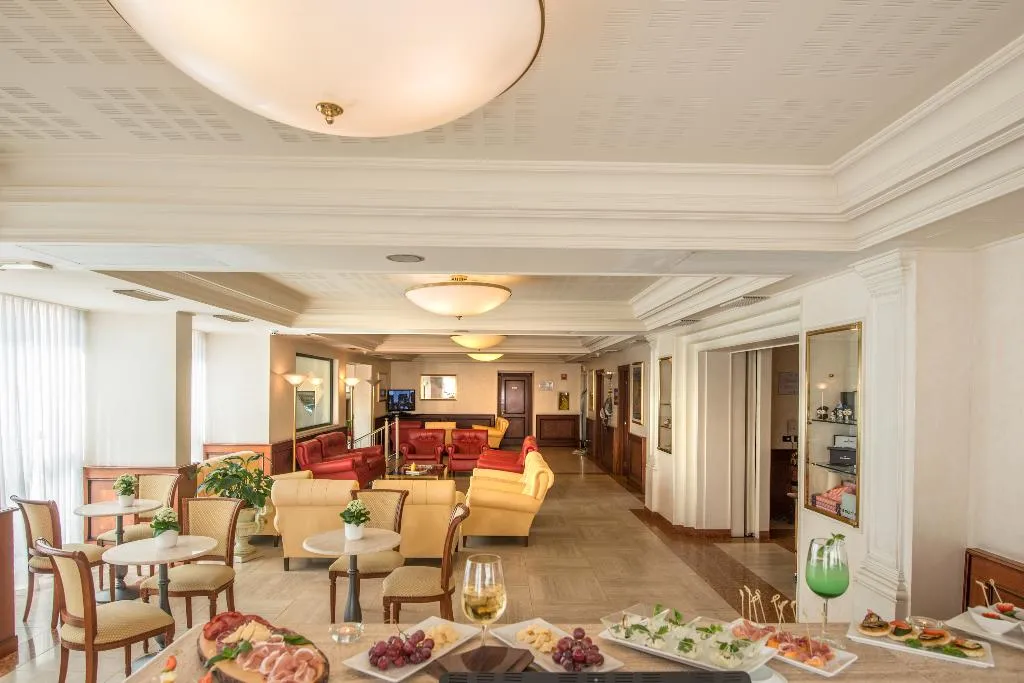 Lobby, Just Hotel Saronno, Milan