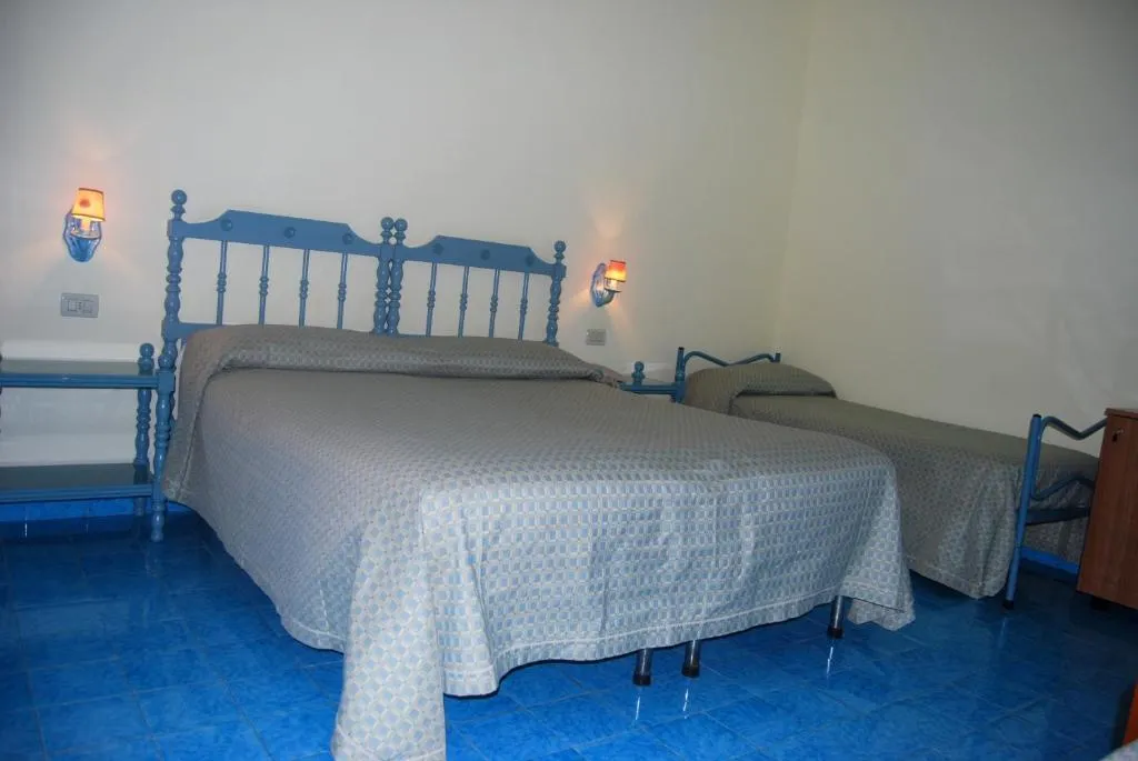 TRIPLE STANDARD Room, La Certosa Hotel, Naples