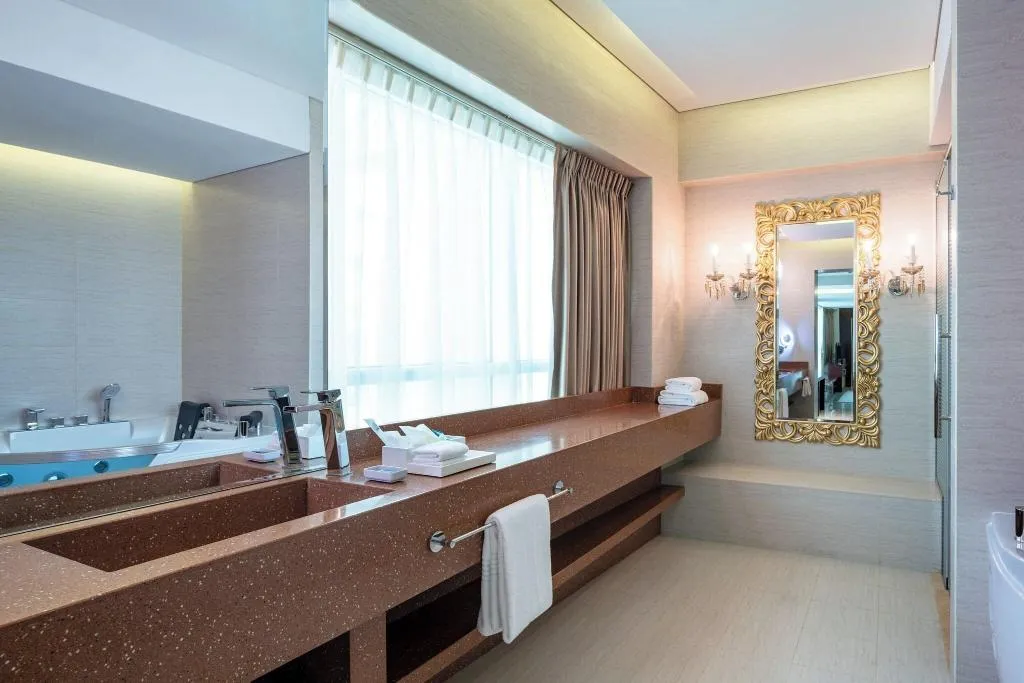 Room, Four Points by Sheraton Sharjah, Dubai