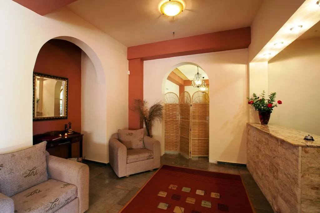 Lobby, Milton, Corfu