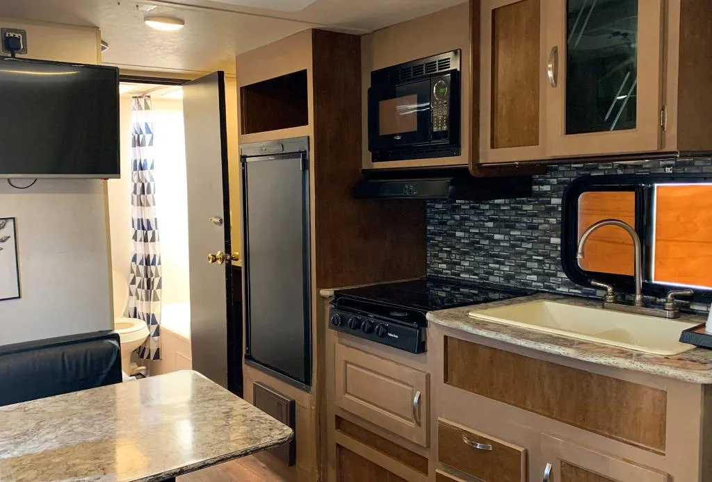 Double or Twin DELUXE Room, Caravana Beach Resort, Dubai