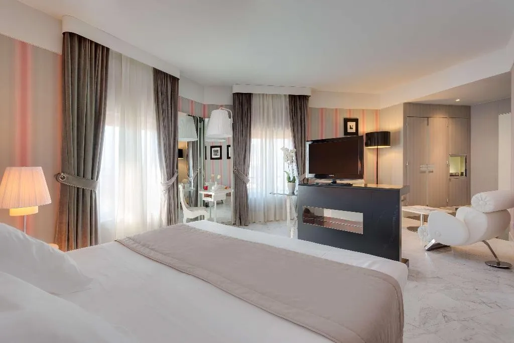Room, Grand Hotel Palace Rome, Rome
