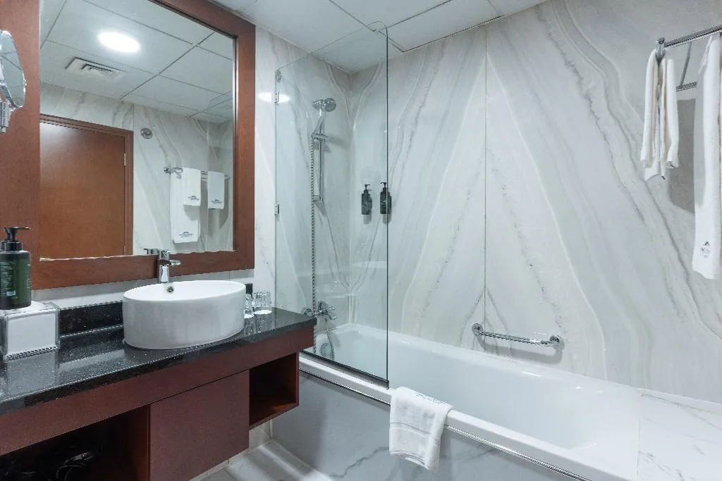 JUNIOR SUITE TWO QUEEN BEDS NON SMOKING Room, Howard Johnson Bur Dubai, Dubai