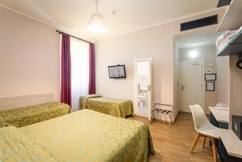 QUADRUPLE STANDARD Room, Basilea, Florence