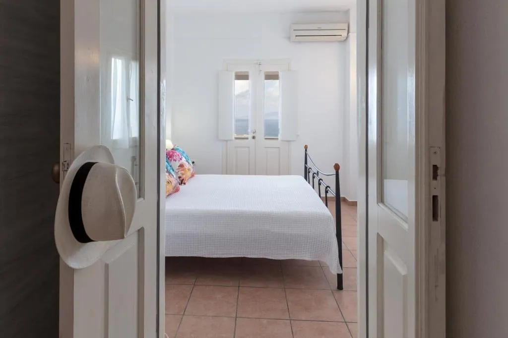 Room, Anchor Suites, Santorini