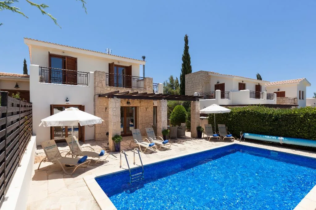 VILLA THREE BEDROOMS WITH PRIVATE POOL Room, Aphrodite Hills Rentals – Junior Villas, Cyprus