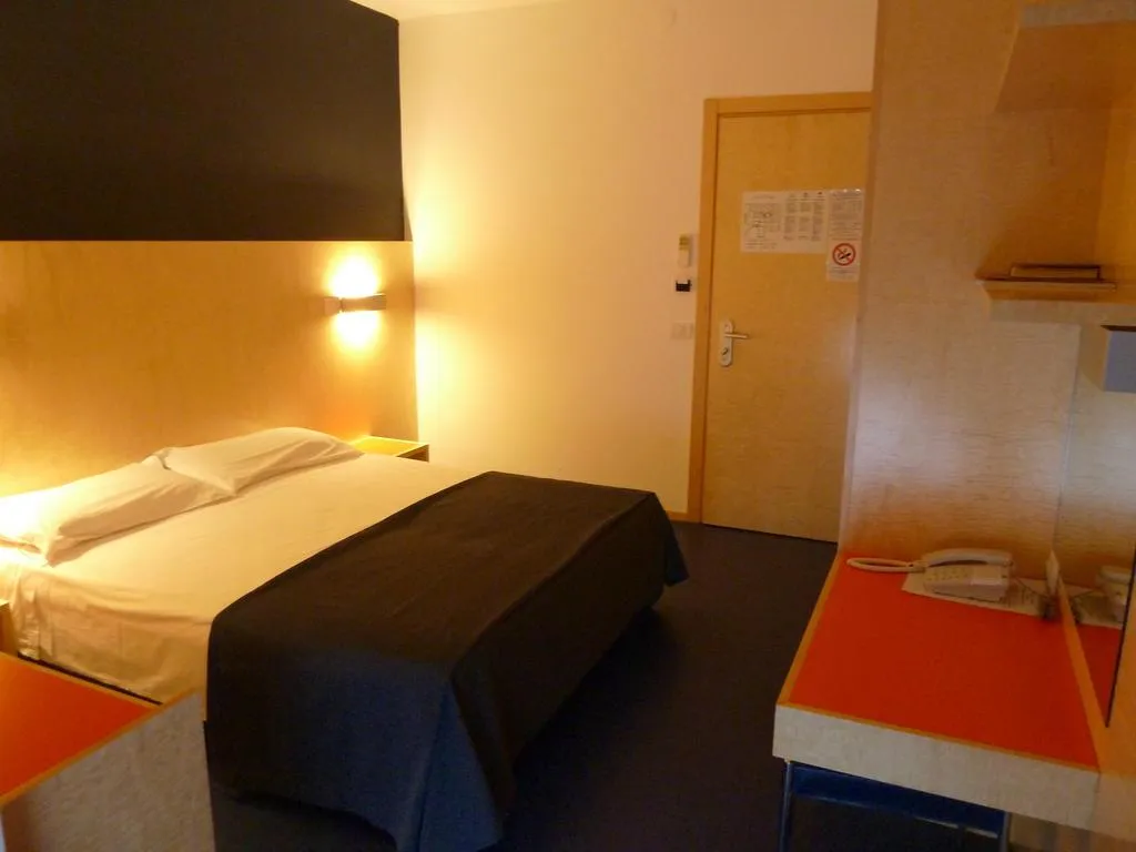 TRIPLE SUPERIOR Room, Hotel Firenze- Bibione, Venice