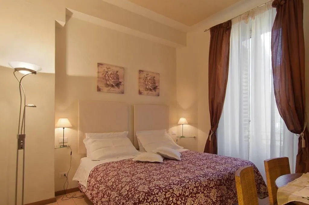 Room, Bed & Bed Cassia, Florence