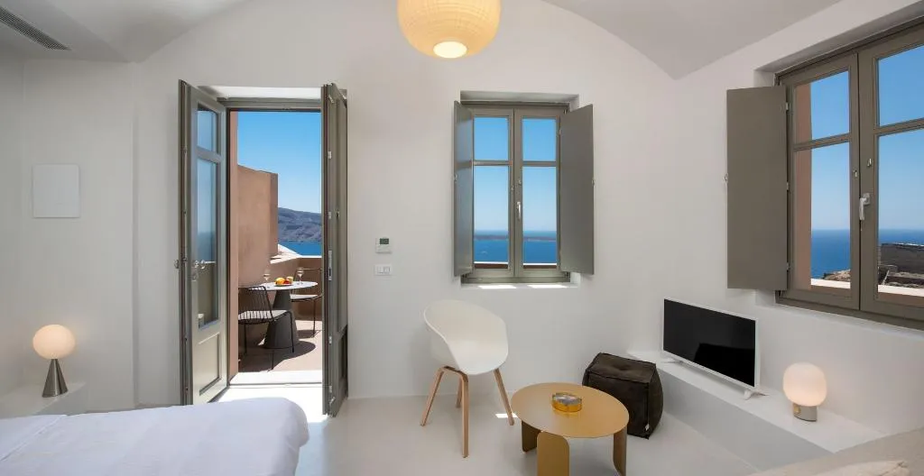 SUITE WITH JACUZZI Room, Old Castle Oia by Mr and Mrs White, Santorini