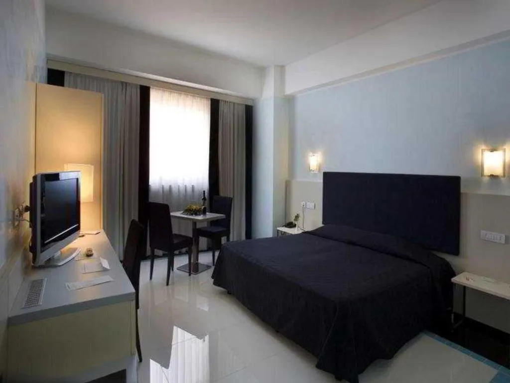 DOUBLE SINGLE USE STANDARD Room, Grand Hotel Salerno, Naples