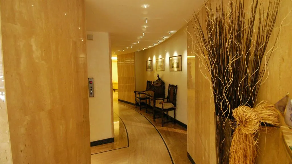 Lobby, Windrose, Rome