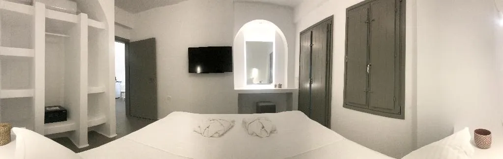 SUITE WITH PRIVATE POOL Room, Amphitrite Suites Santorini, Santorini