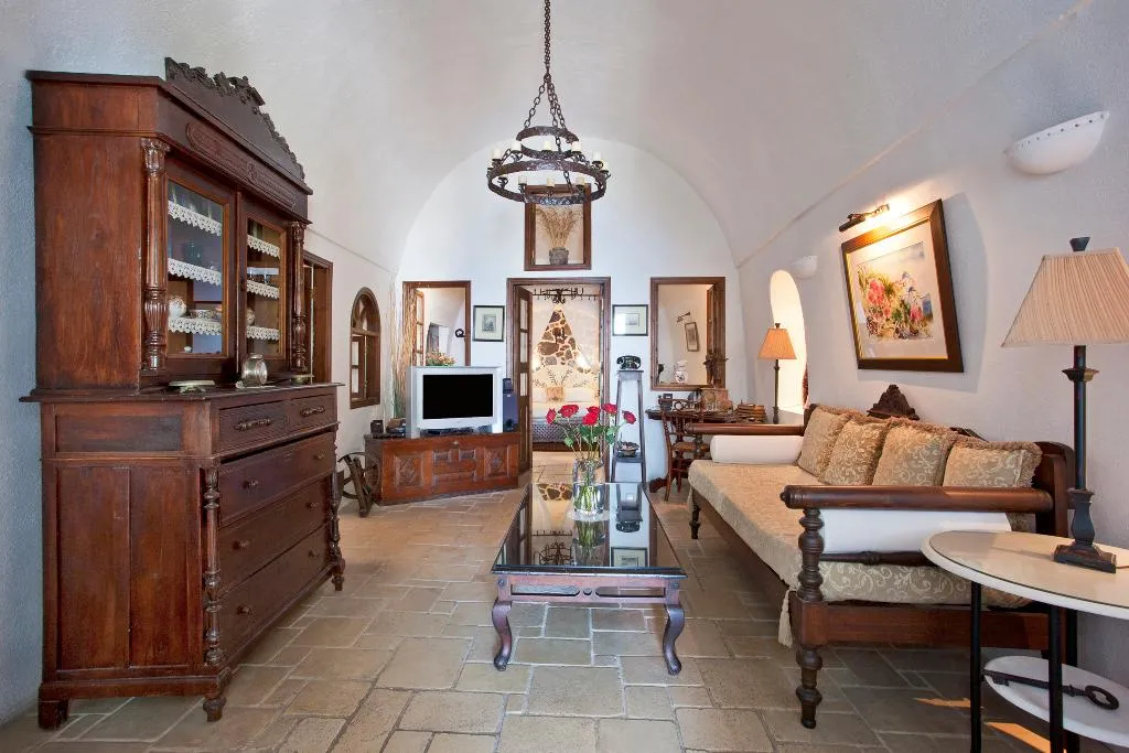 SUITE GRAND Room, Alexander's Suites, Santorini