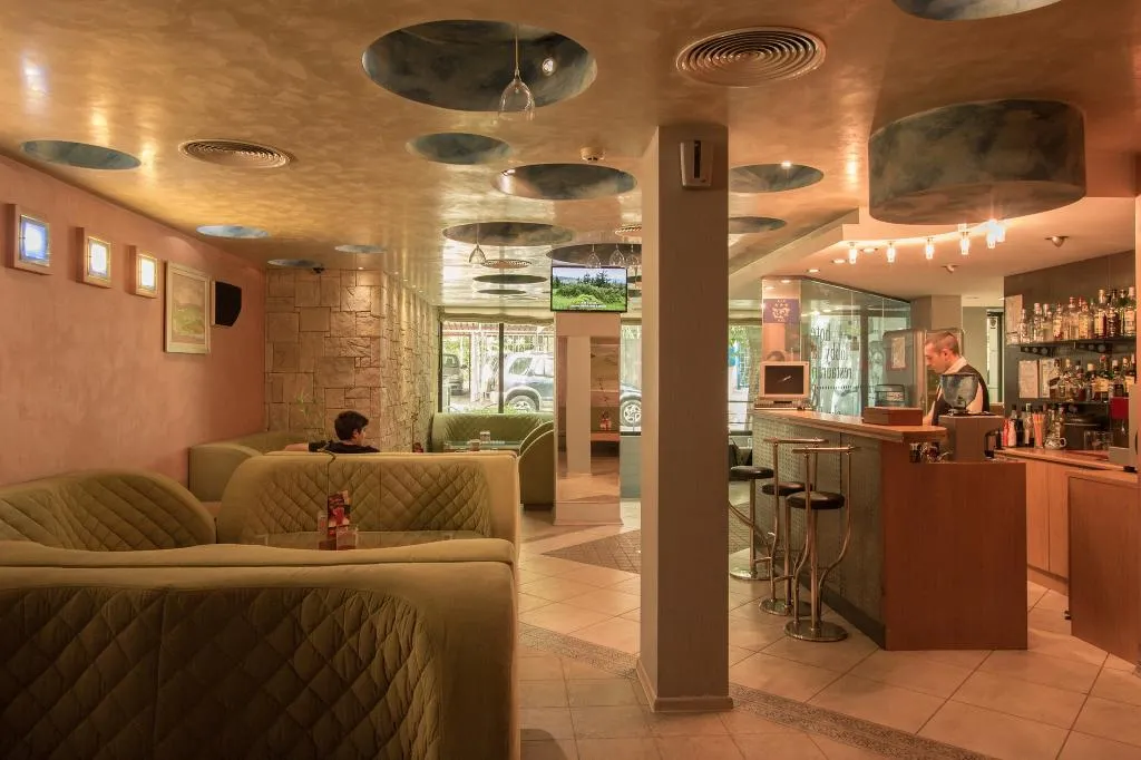 Bar, Divesta, Varna