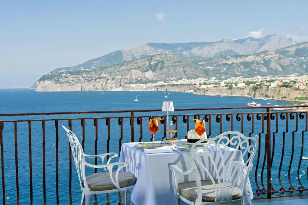 Terrace, Belair, Naples