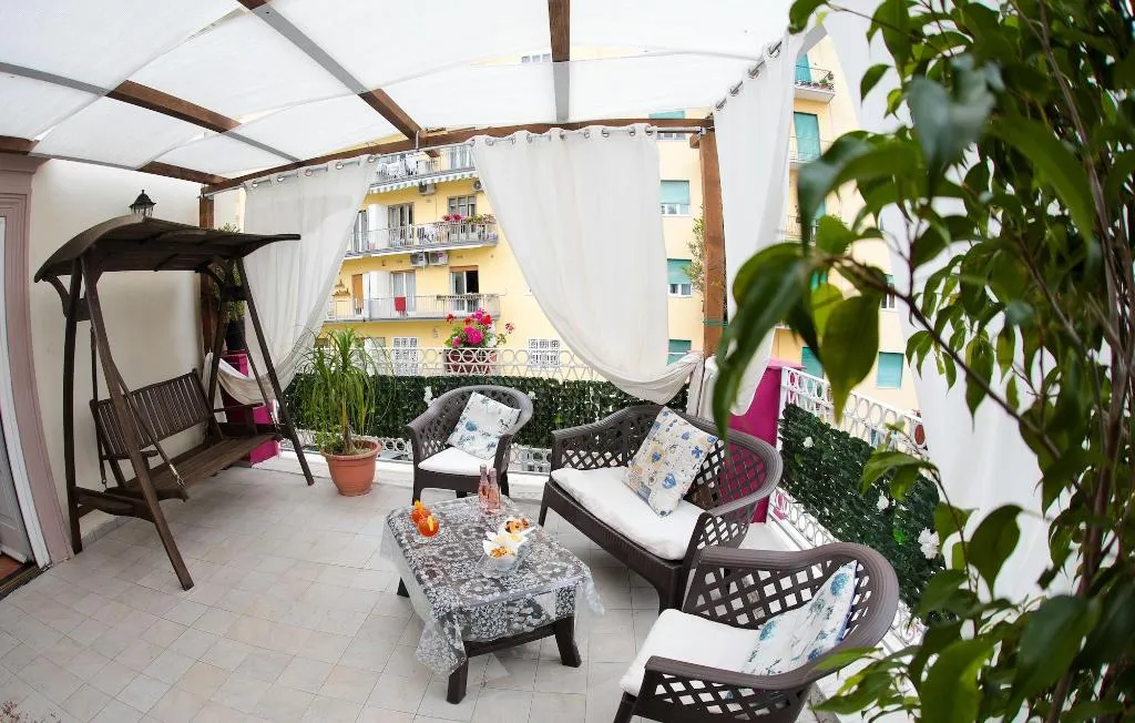 Room, Residence Confalone, Naples