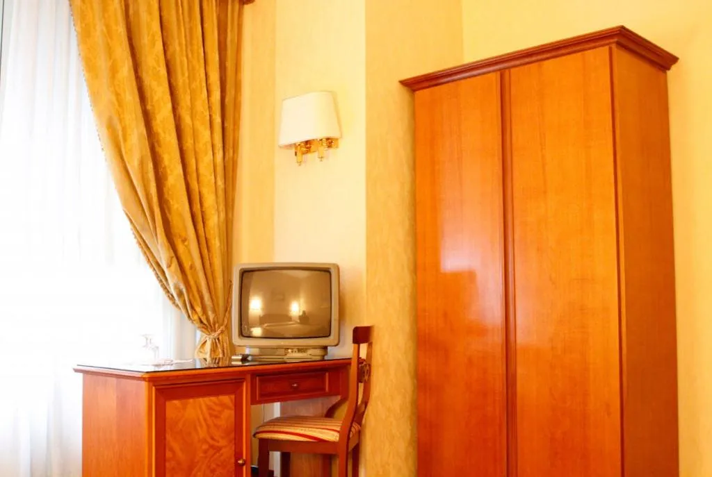 TRIPLE SUPERIOR Room, The Cross, Rome