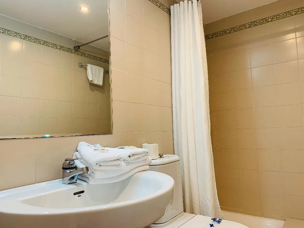 APARTMENT THREE BEDROOMS Room, Apartamentos El Porton, Costa Del Sol
