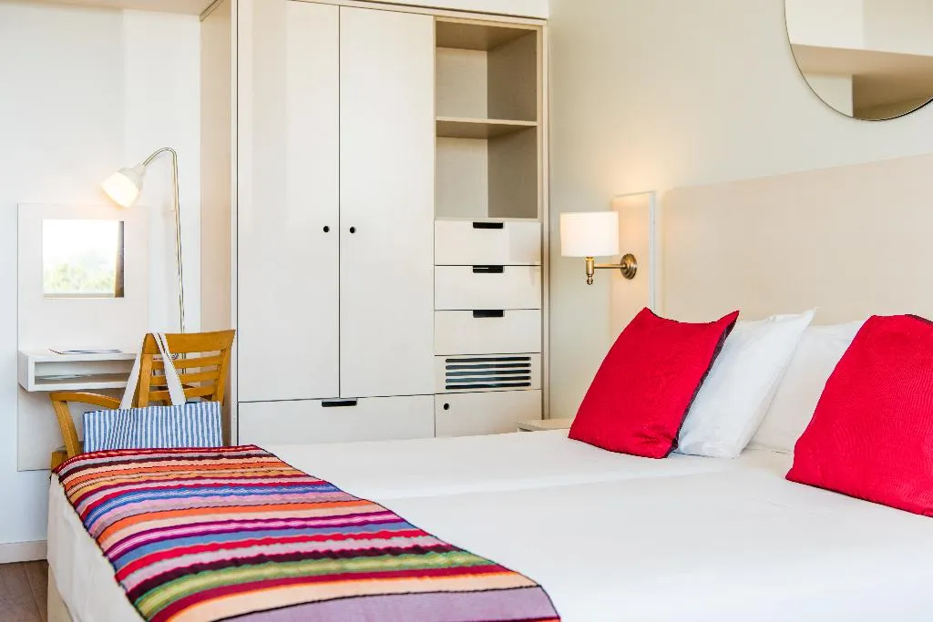 Double or Twin STANDARD Room, Londres Estoril Hotel, Lisbon