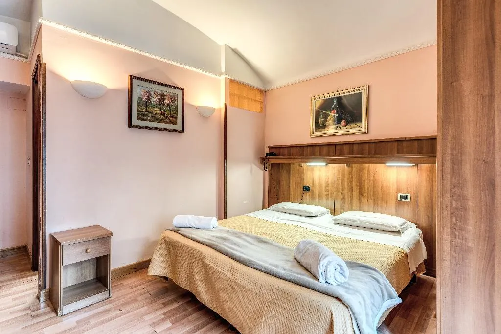 DOUBLE STANDARD Room, Altavilla, Rome