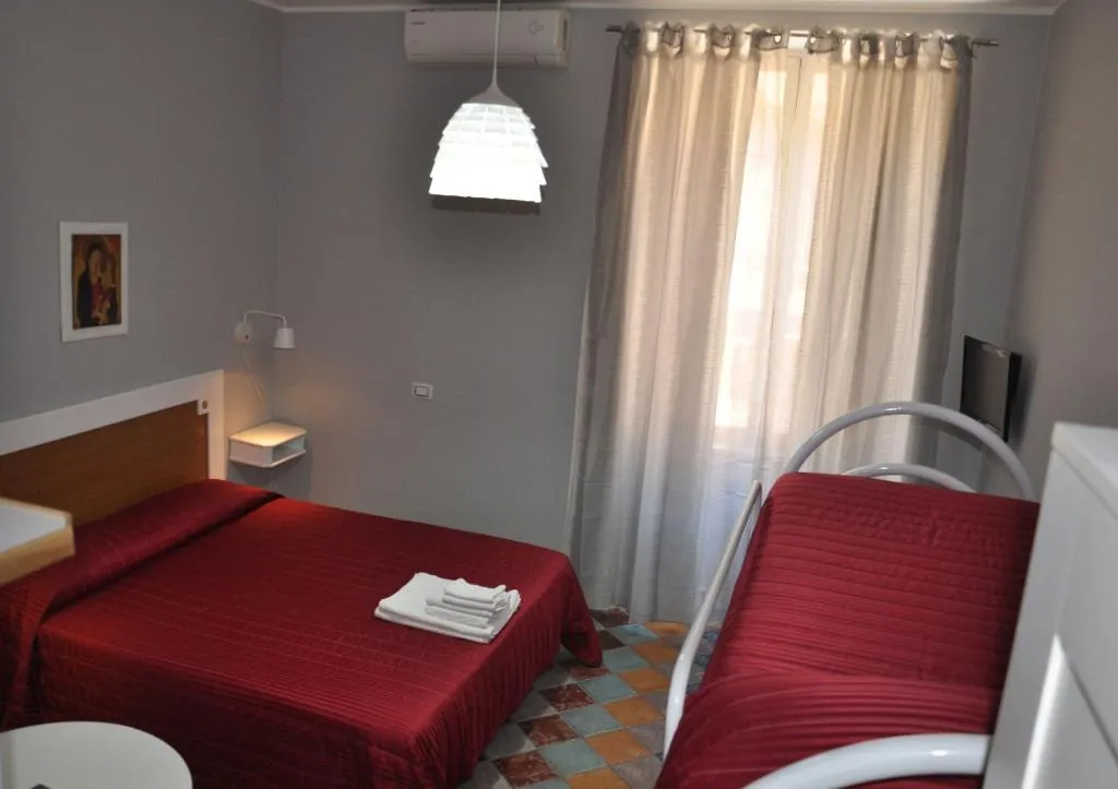 Room, Firenze 32, Naples