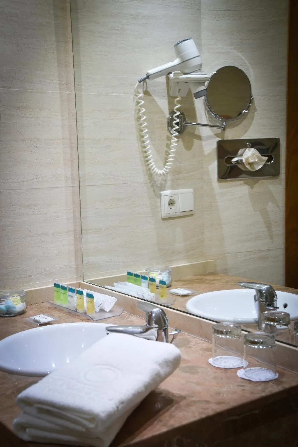 DOUBLE KING SIZE BED Room, Senator Parque Central Hotel, Valencia