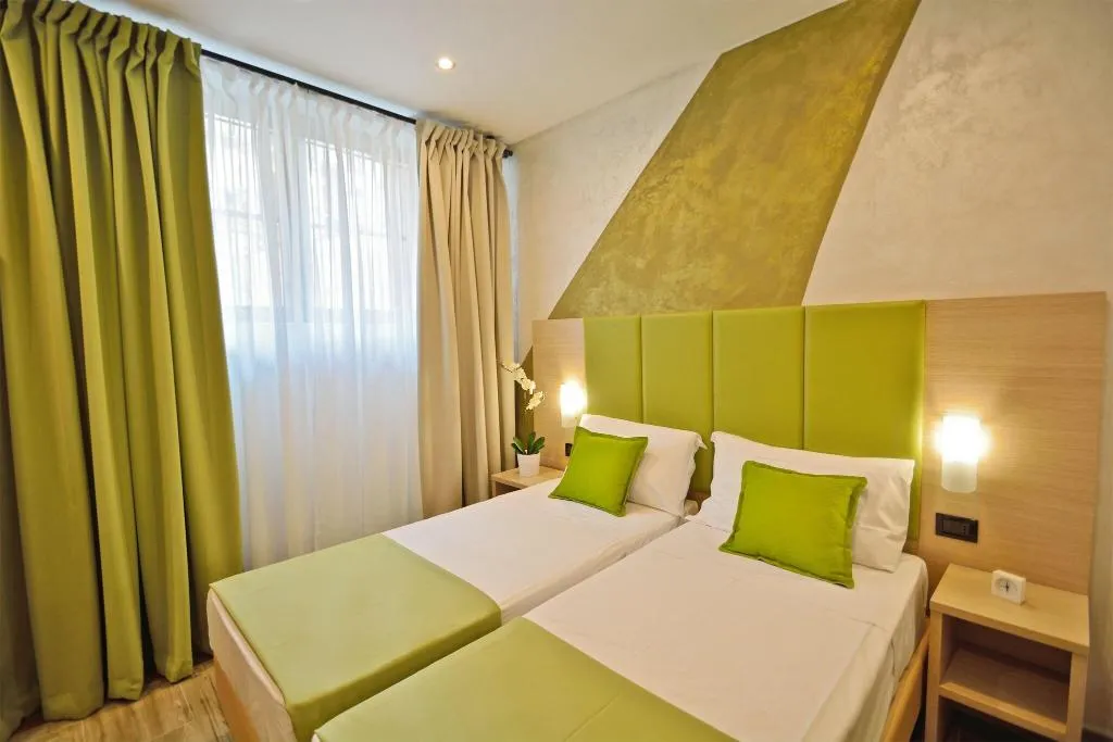 DOUBLE CLASSIC KING BED Room, Luxor Florence, Florence