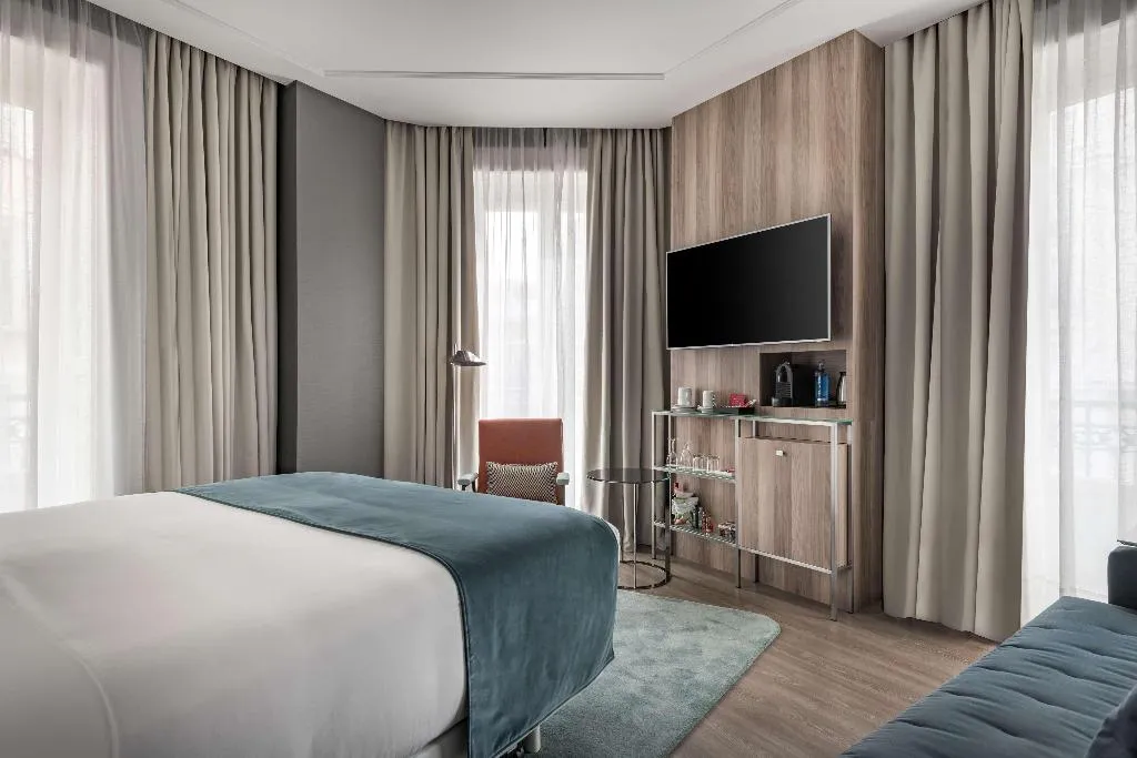 DOUBLE KING SIZE BED Room, NH Collection Madrid Gran Vía, Madrid