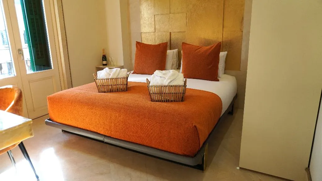 APARTMENT CAPACITY 4 TWO BEDROOMS Room, Cosmo Apartments Rambla de Catalunya, Barcelona