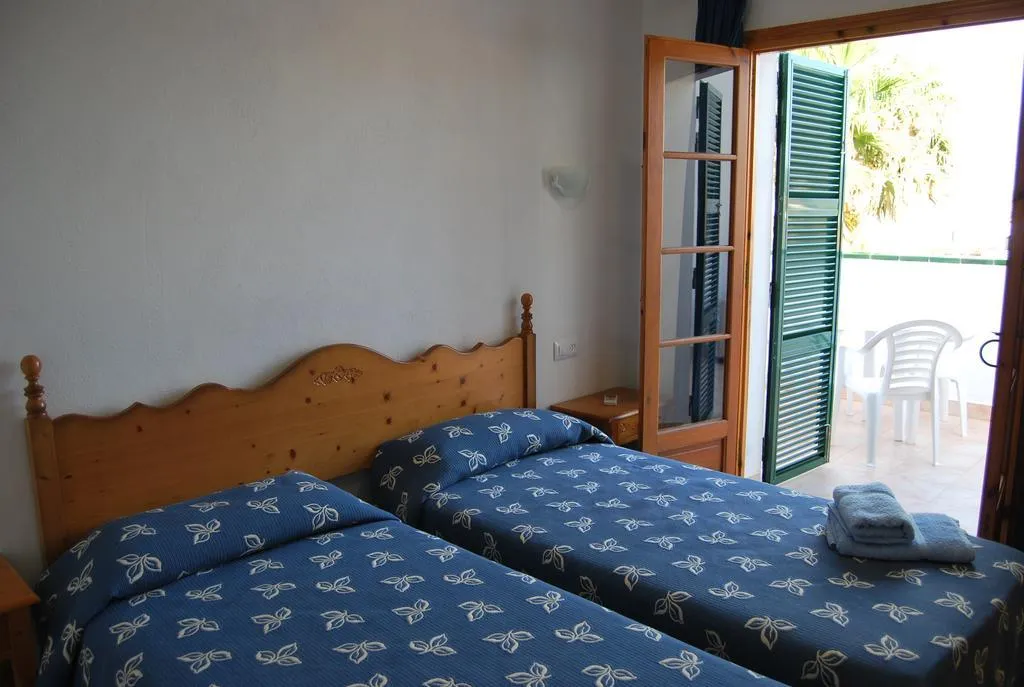 APARTMENT TWO BEDROOMS WITH AIR CONDITIONING Room, Apartamentos Jamaica, Menorca