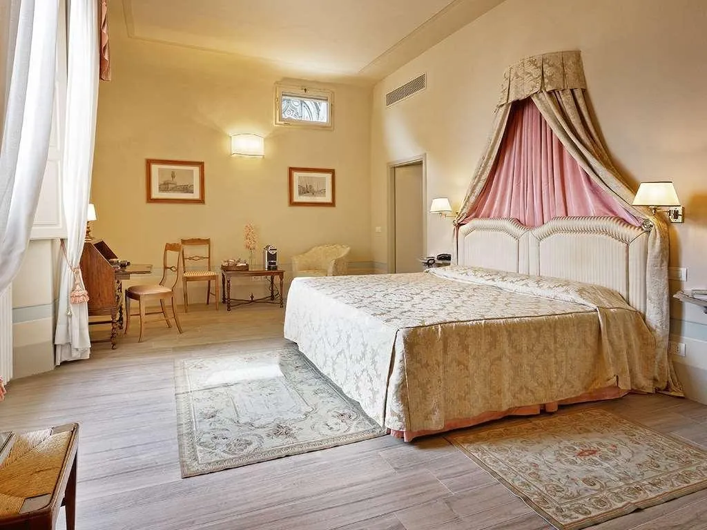 Room, Palazzo Niccolini Al Duomo, Florence