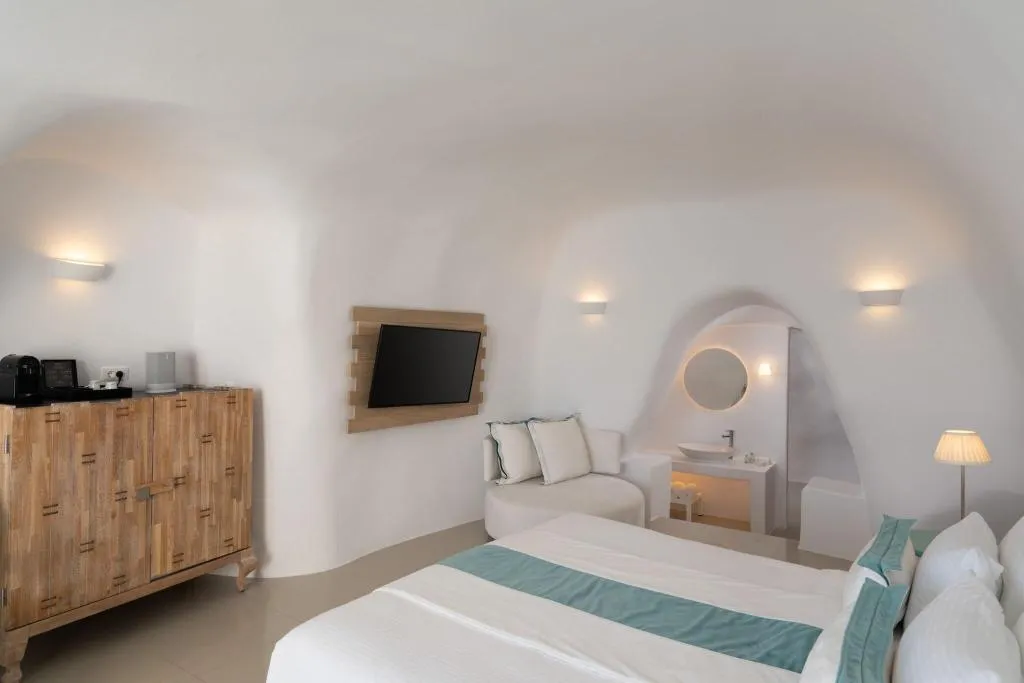 SUITE WITH PRIVATE POOL Room, Katikies Santorini - Gea House The Leading Hotels, Santorini