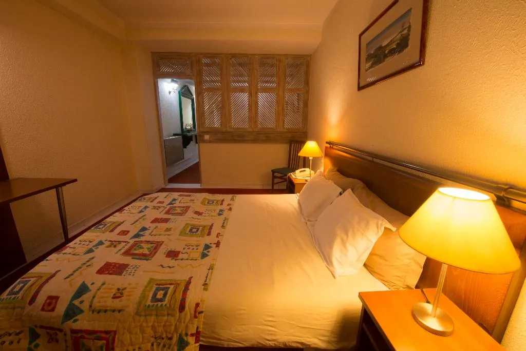 FAMILY ROOM STANDARD Room, Holiday Inn Express Lisbon Principe Real, by IHG, Lisbon