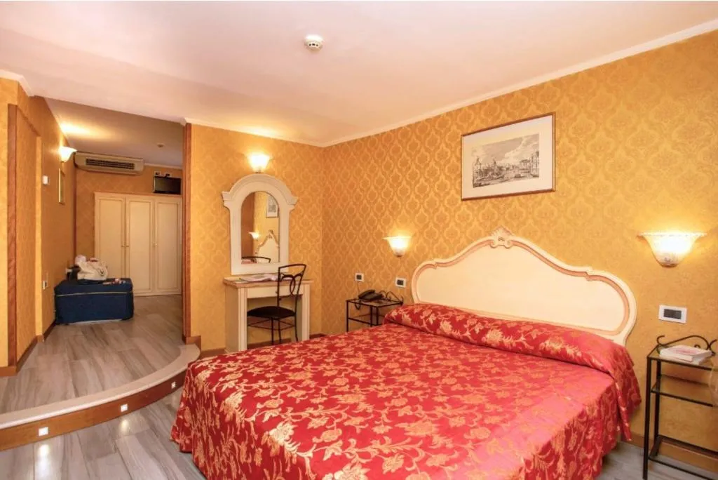 JUNIOR SUITE CANAL VIEW Room, Tintoretto Hotel, Venice