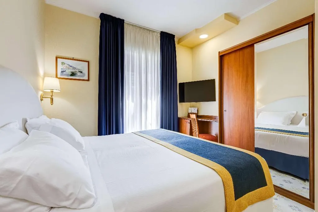 DOUBLE QUEEN SIZE BED Room, Best Western Hotel La Solara, Naples