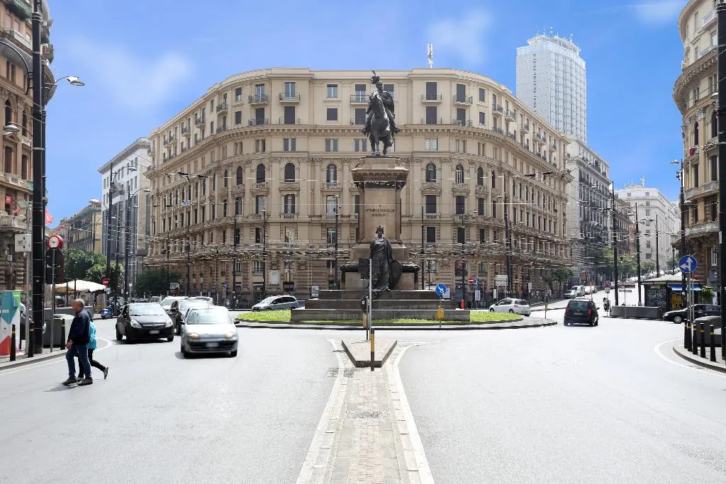 General view, Piazza Bovio 22, Naples
