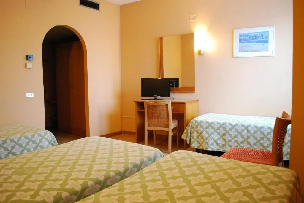 FAMILY ROOM STANDARD Room, Tre Torri, Catania