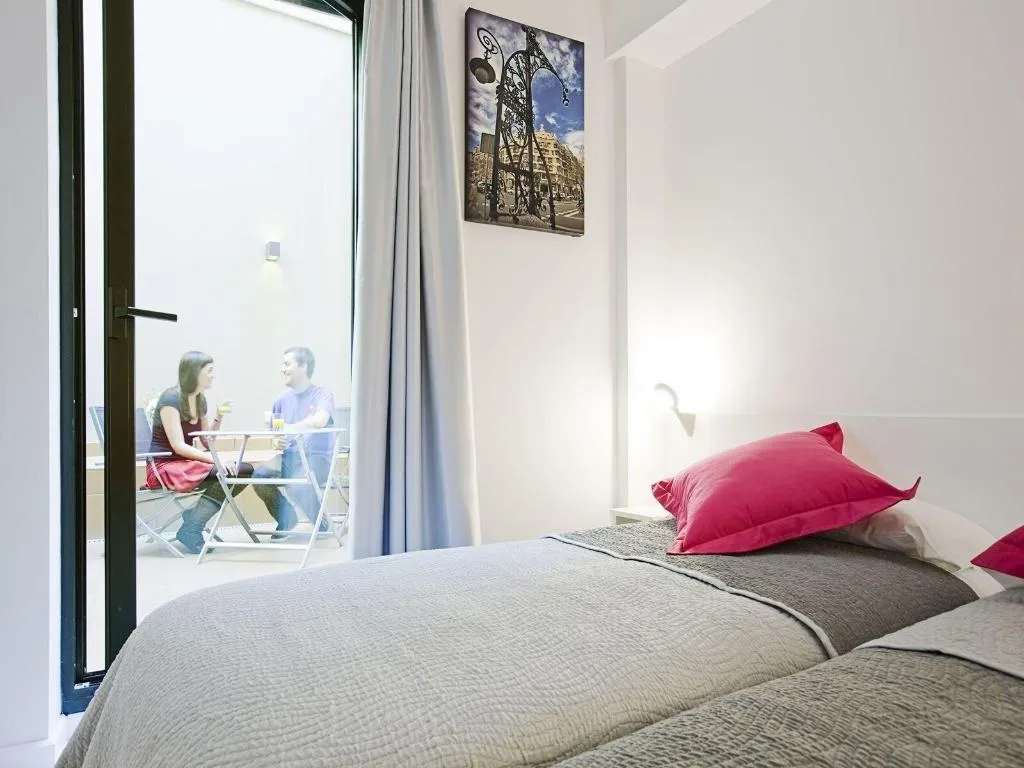 Room, Live & Dream, Barcelona