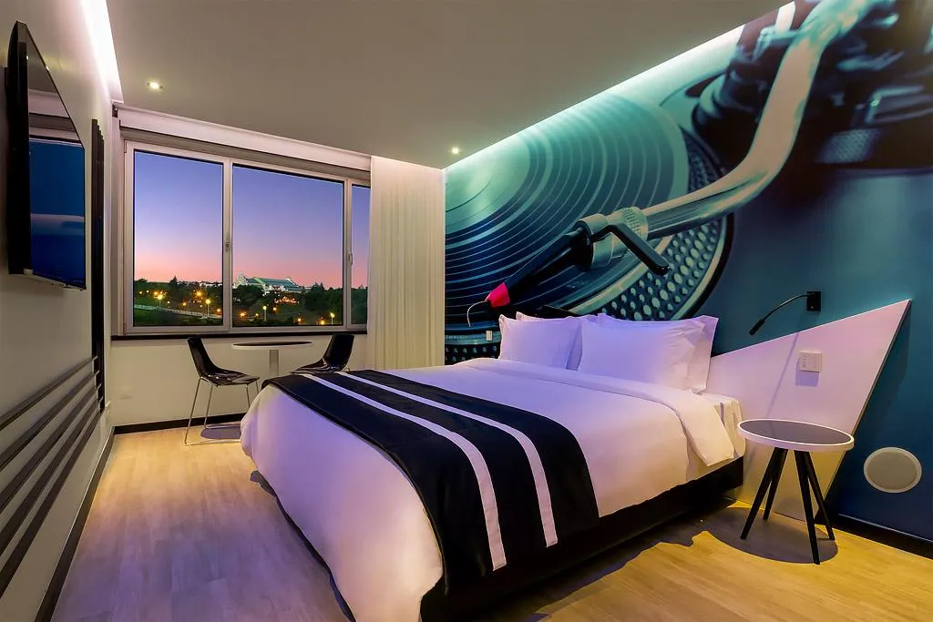 Room, HF Fenix Music, Lisbon