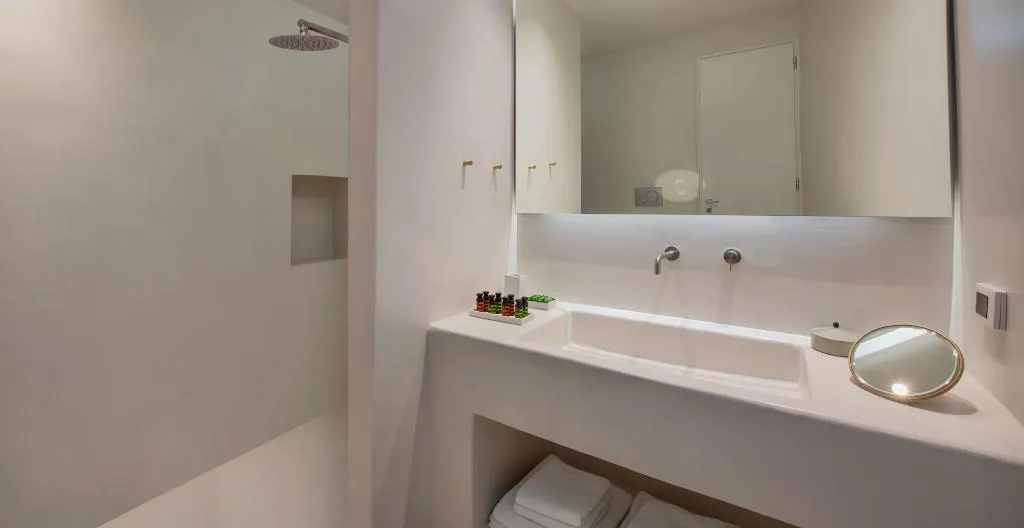 SUITE WITH JACUZZI Room, Old Castle Oia by Mr and Mrs White, Santorini