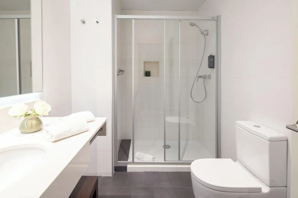 TWIN CITY VIEW TWO BEDS Room, Arc La Rambla, Barcelona
