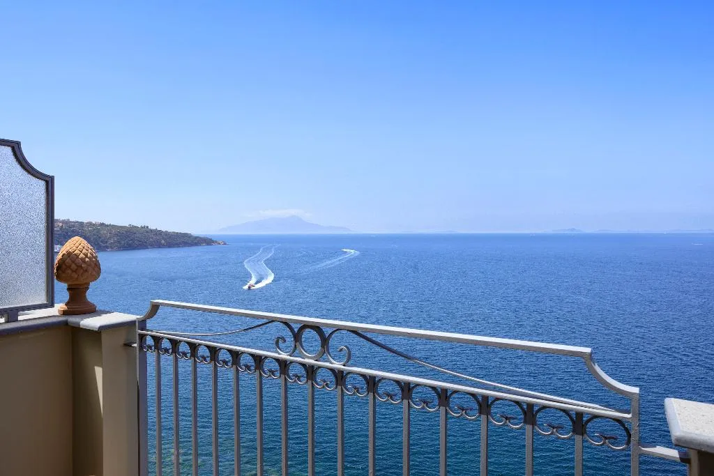 SUITE SEA VIEW WITH TERRACE Room, Grand Hotel Ambasciatori, Naples