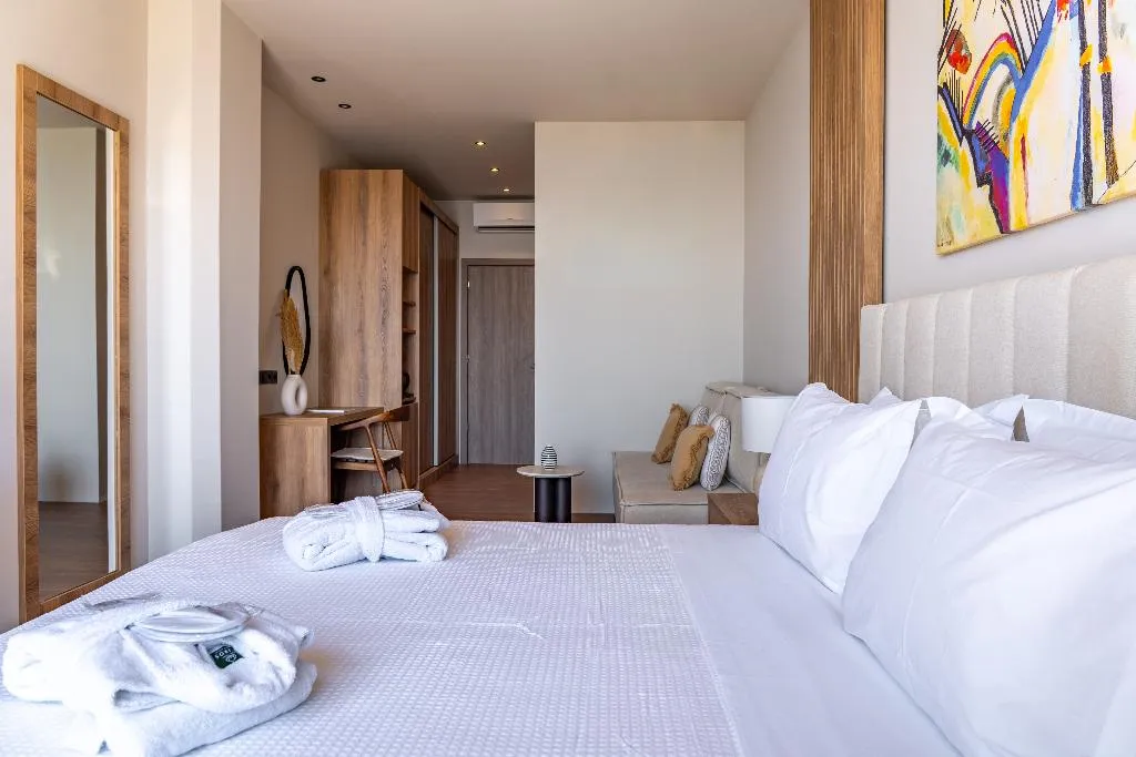 Double or Twin DELUXE WITH JACUZZI Room, Irida Aegean View, Skiathos